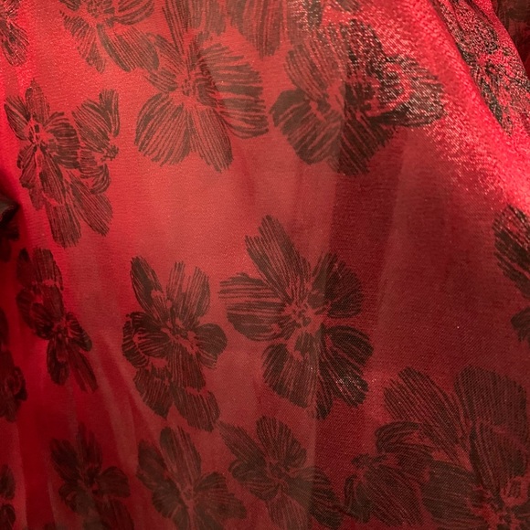 Woman’s sheer button up floral top - Picture 2 of 2